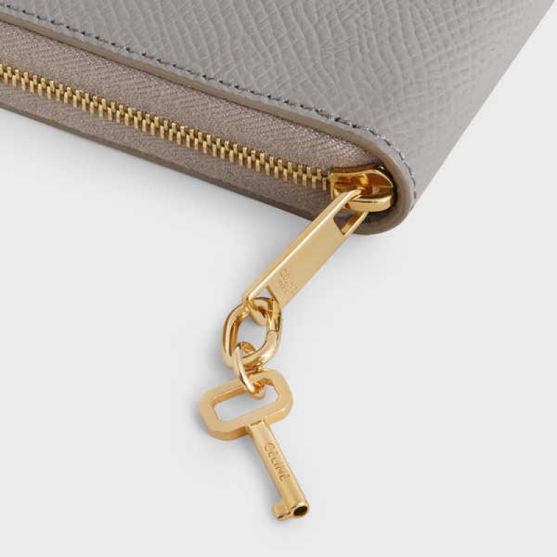 Celine Key Charm In Brass Kleine Lederwaren Goud | CL-592922